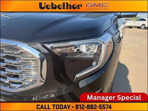 Used 2020 GMC Terrain Denali w/ Denali Premium Package FWD image 12