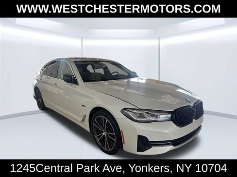 Used 2022 BMW 530e xDrive w/ Premium Package AWD/4WD image 3