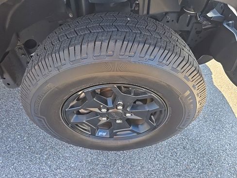 Certified 2022 Jeep Gladiator Willys image 9