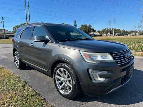 Used 2017 Ford Explorer Limited image 2