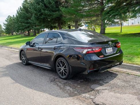 Used 2022 Toyota Camry SE image 4
