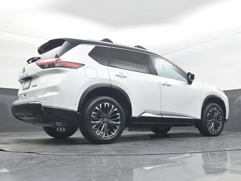 Certified 2025 Nissan Rogue Platinum w/ Platinum Premium Package FWD image 24