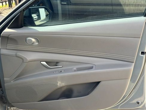 Used 2021 Hyundai Elantra SEL w/ Convenience Package FWD image 12