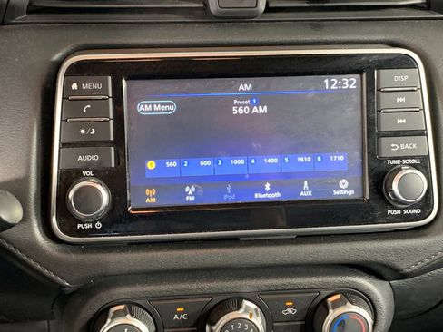 Used 2021 Nissan Versa S FWD image 27