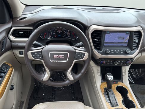 Used 2017 GMC Acadia Denali w/ Technology Package FWD image 16