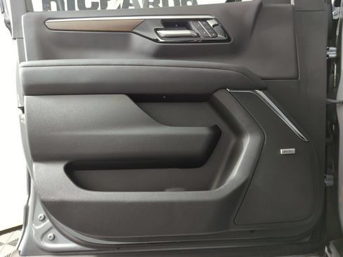 Used 2026 Chevrolet Tahoe High Country AWD/4WD image 8