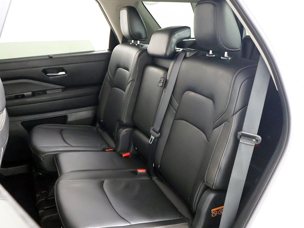 Used 2024 Nissan Pathfinder SL AWD/4WD image 34