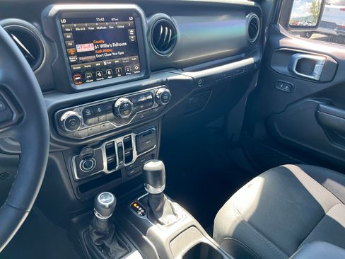 Used 2023 Jeep Wrangler Unlimited w/ Sun & Screen Package AWD/4WD image 30