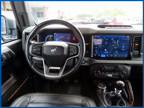 Used 2022 Ford Bronco Badlands image 11