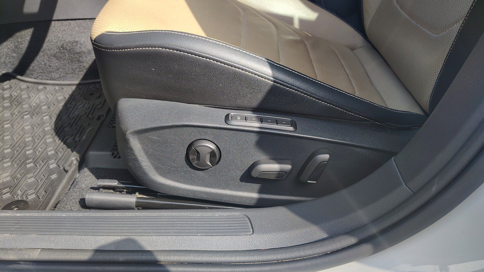 Used 2019 Volkswagen Jetta SEL Premium FWD image 16