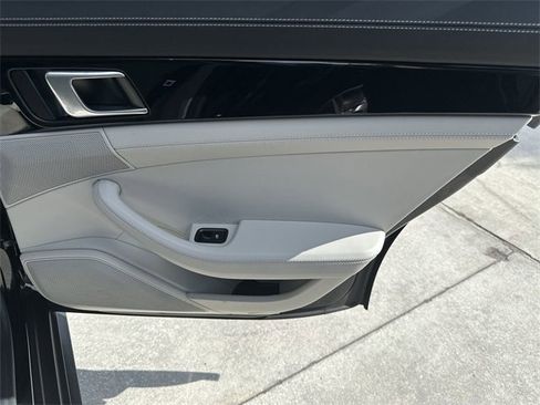 Used 2022 Porsche Panamera 4S image 34