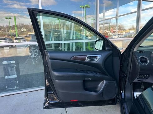 Used 2016 Nissan Pathfinder Platinum image 19