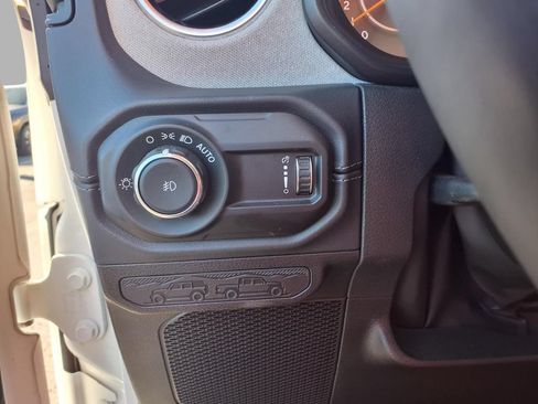 Used 2025 Jeep Wrangler Unlimited Sahara AWD/4WD image 13