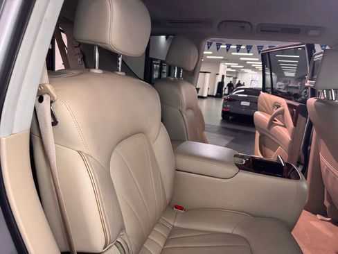 Used 2016 INFINITI QX80 4WD w/ Deluxe Technology Package image 16