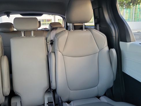 Used 2025 Toyota Sienna XLE image 22