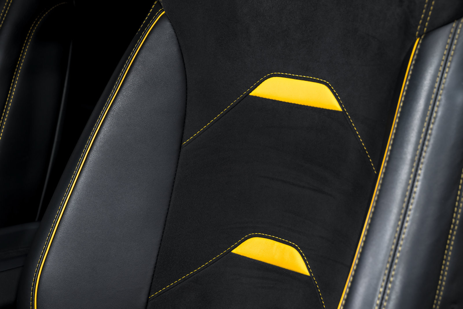 Used 2021 Lamborghini Huracan EVO RWD image 21
