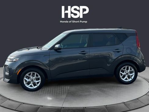 Used 2022 Kia Soul LX w/ Technology Package FWD image 2