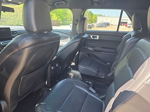 Used 2020 Ford Explorer XLT w/ Equipment Group 202A RWD image 10