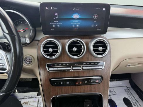 Used 2020 Mercedes-Benz GLC 300 4MATIC image 39