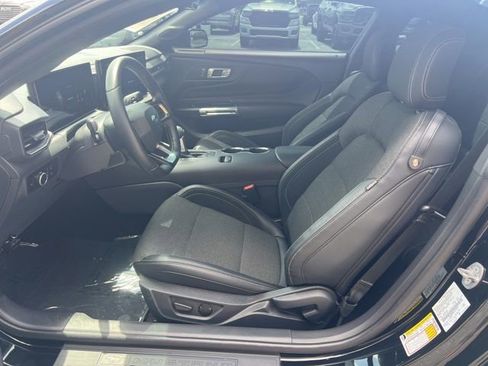 Used 2025 Ford Mustang Coupe RWD image 7