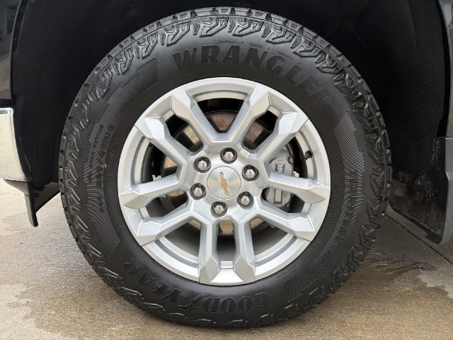 Used 2025 Chevrolet Silverado 1500 LT w/ Z71 Off-Road Package AWD/4WD image 13