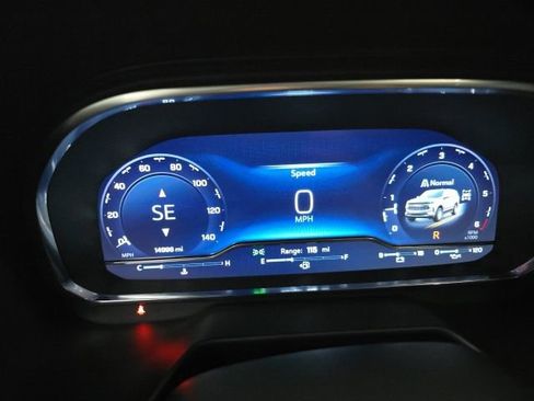 Used 2024 Chevrolet Tahoe Z71 w/ Luxury Package image 25