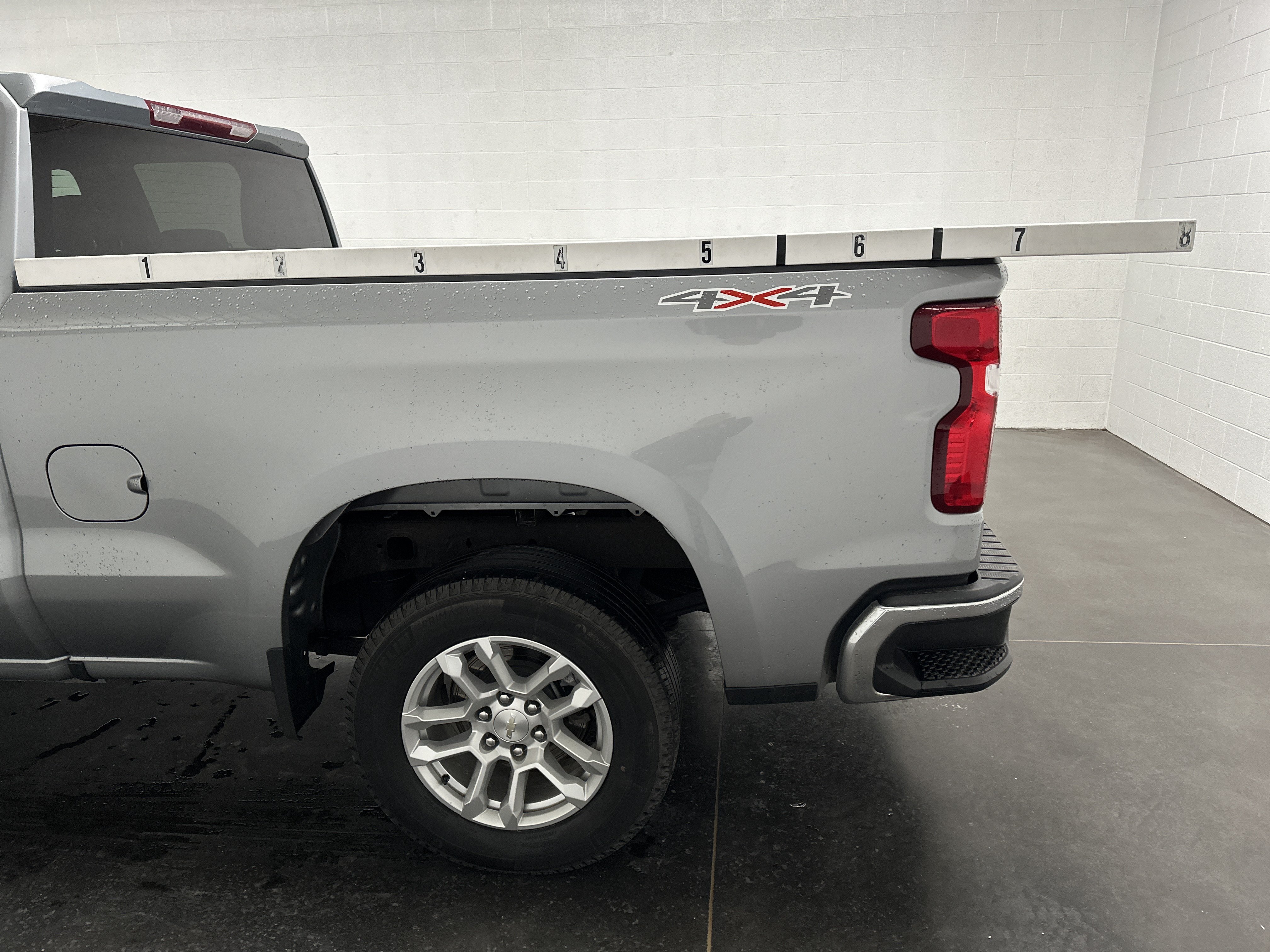 Used 2024 Chevrolet Silverado 1500 LT AWD/4WD image 6
