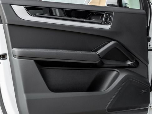 Certified 2025 Porsche Cayenne image 19