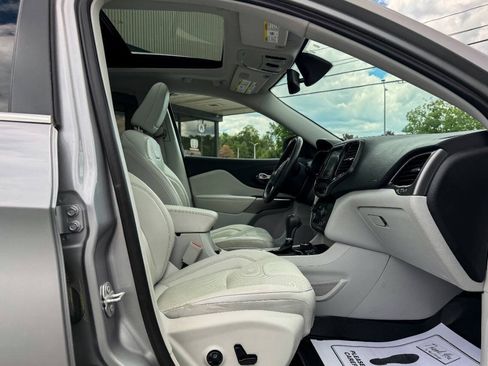 Used 2019 Jeep Cherokee Limited AWD/4WD image 11