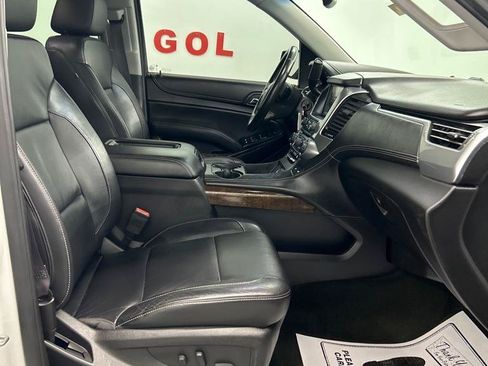 Used 2017 Chevrolet Suburban LT RWD image 16