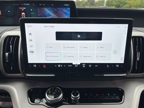 New 2025 Ford Expedition Active image 25