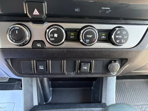 Used 2022 Toyota Tacoma SR5 w/ SR5 Appearance Package (SM) AWD/4WD image 20