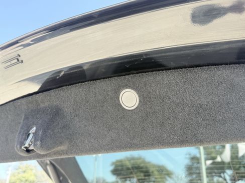 Used 2022 Tesla Model X image 18