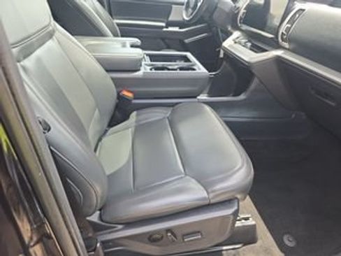 Used 2025 Ford Expedition Active AWD/4WD image 9
