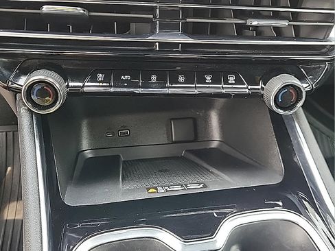 Used 2025 Chevrolet Traverse RS w/ LPO, Floor Liner Package AWD/4WD image 27