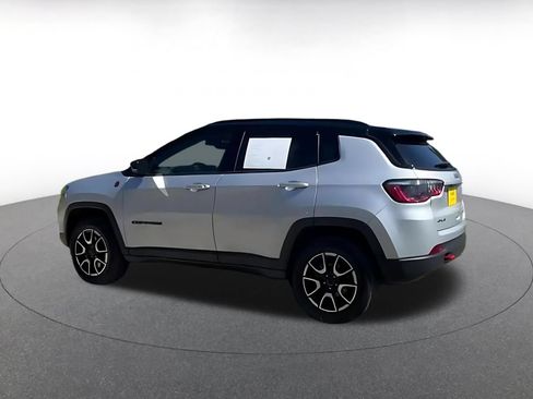 Used 2025 Jeep Compass Trailhawk AWD/4WD image 10