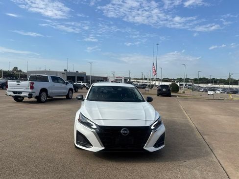 Certified 2025 Nissan Altima 2.5 SV FWD image 5