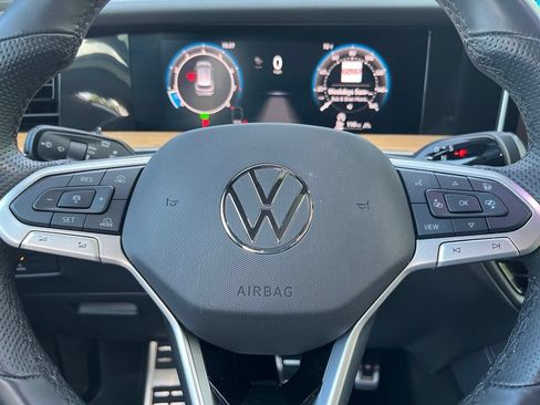 Certified 2025 Volkswagen Tiguan SEL R-Line AWD/4WD image 20