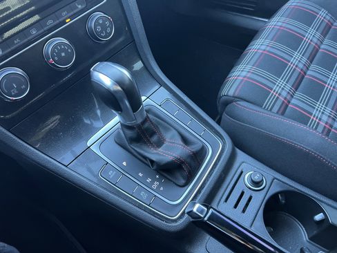 Used 2017 Volkswagen Golf S image 24