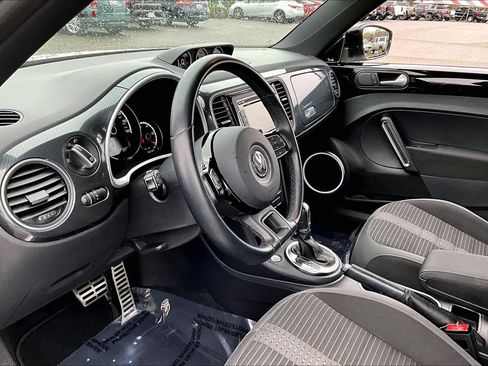 Used 2014 Volkswagen Beetle R-Line image 18