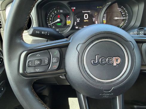 Used 2024 Jeep Wrangler Unlimited AWD/4WD image 16
