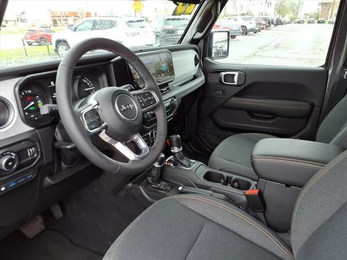 Certified 2025 Jeep Wrangler Unlimited Sahara w/ Safety Group image 7