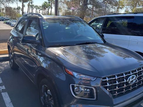 Used 2023 Hyundai Venue Limited w/ Cargo Package image 8