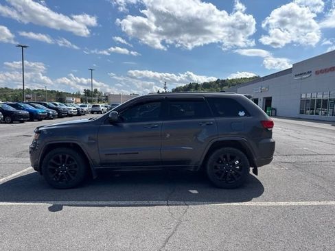 Used 2019 Jeep Grand Cherokee Altitude AWD/4WD image 4