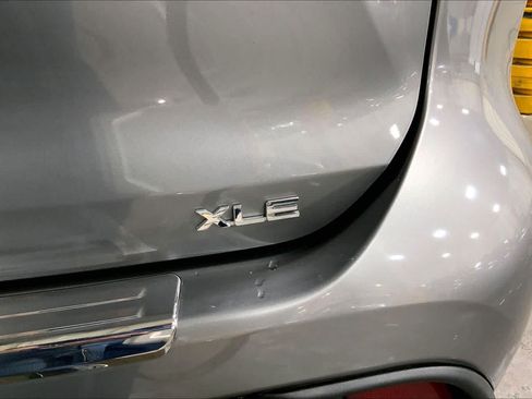 Used 2025 Toyota Highlander XLE AWD/4WD image 10