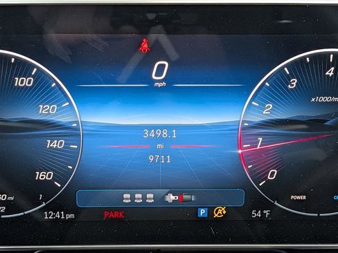 Used 2025 Mercedes-Benz GLC 300 4MATIC image 8