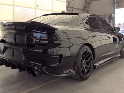 Used 2019 Dodge Charger Scat Pack w/ Dynamics Package RWD image 3