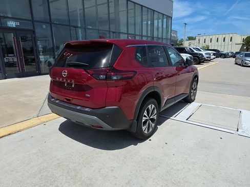 Used 2023 Nissan Rogue SV image 4