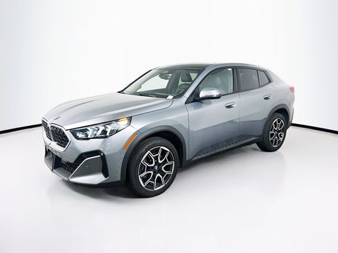 Used 2025 BMW X2 xDrive28i AWD/4WD image 3