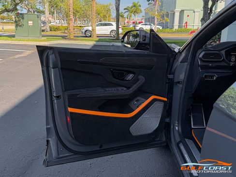 Used 2024 Lamborghini Urus Performante image 23